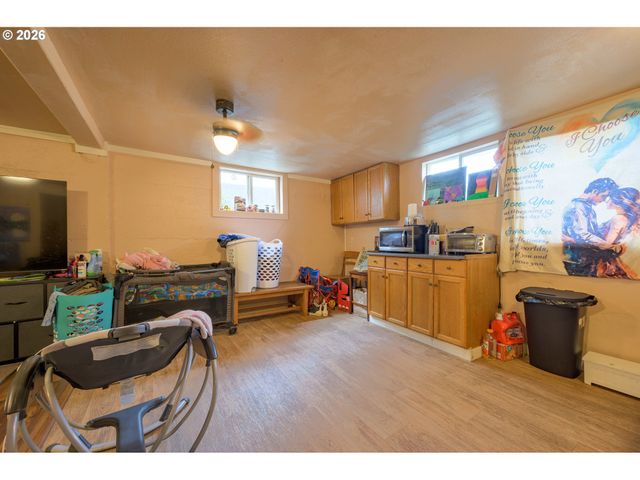 325 RIVER Rd, Eugene, OR 97404