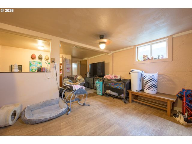 325 RIVER Rd, Eugene, OR 97404