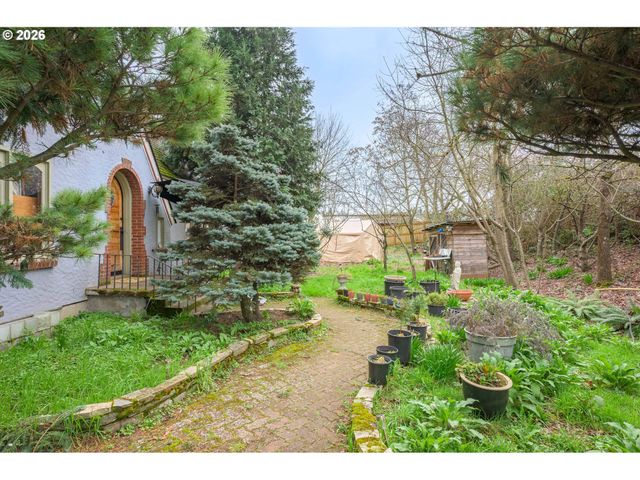 325 RIVER Rd, Eugene, OR 97404