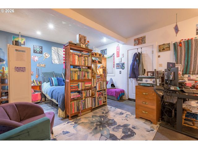 325 RIVER Rd, Eugene, OR 97404