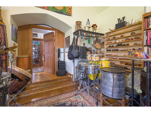 325 RIVER Rd, Eugene, OR 97404