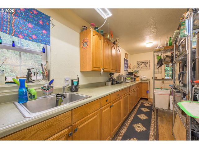 325 RIVER Rd, Eugene, OR 97404