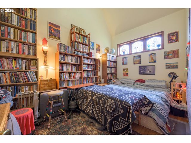 325 RIVER Rd, Eugene, OR 97404