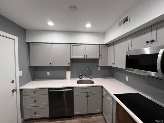 220 Elizabeth Street Apt E6, Chapel Hill, NC 27514