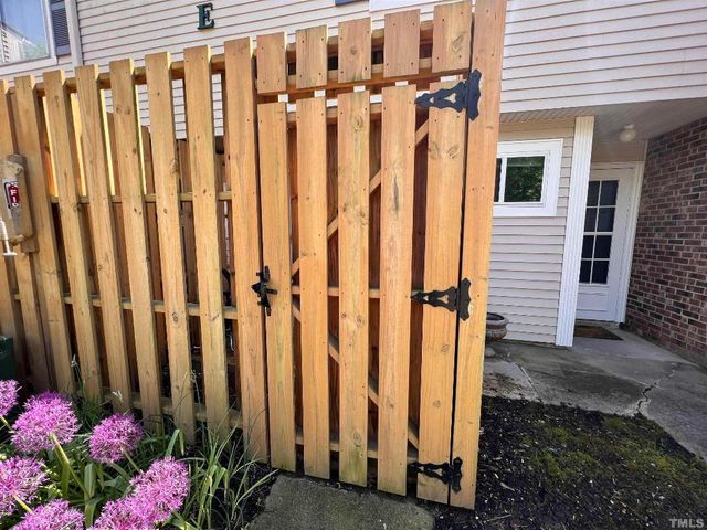 220 Elizabeth Street Apt E6, Chapel Hill, NC 27514