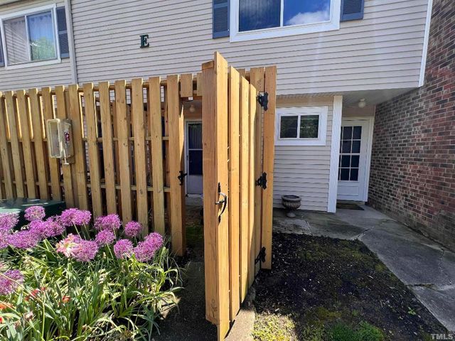 220 Elizabeth Street Apt E6, Chapel Hill, NC 27514