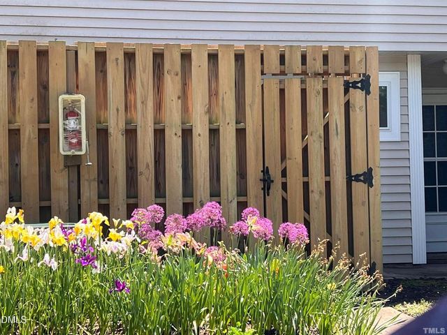 220 Elizabeth Street Apt E6, Chapel Hill, NC 27514