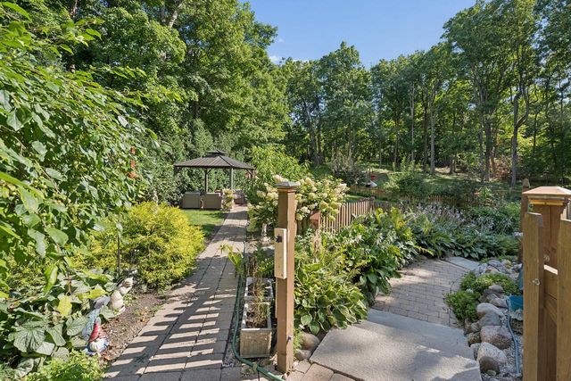 W3451 Wildwood DRIVE, Lake Geneva, WI 53147