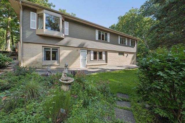 W3451 Wildwood DRIVE, Lake Geneva, WI 53147