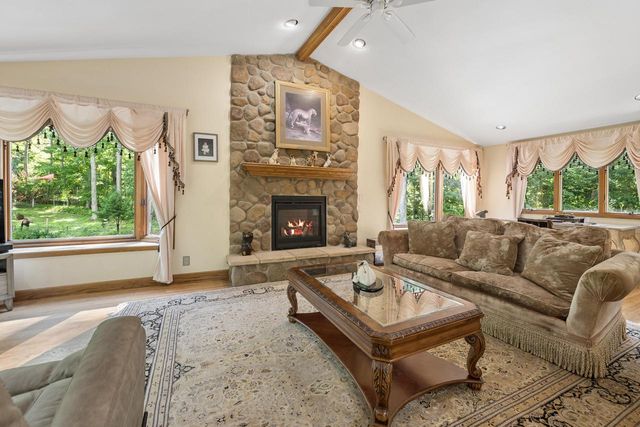 W3451 Wildwood DRIVE, Lake Geneva, WI 53147