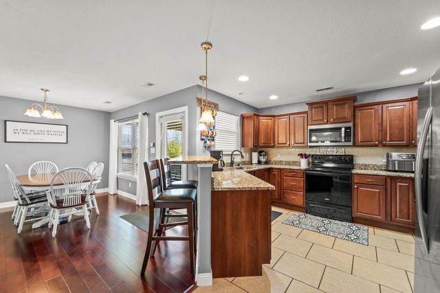2100 BATES CREEK DR, Columbia, MO 65201