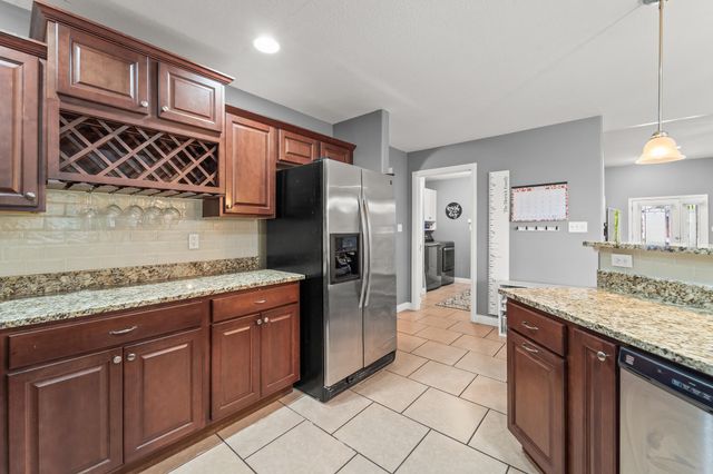 2100 BATES CREEK DR, Columbia, MO 65201