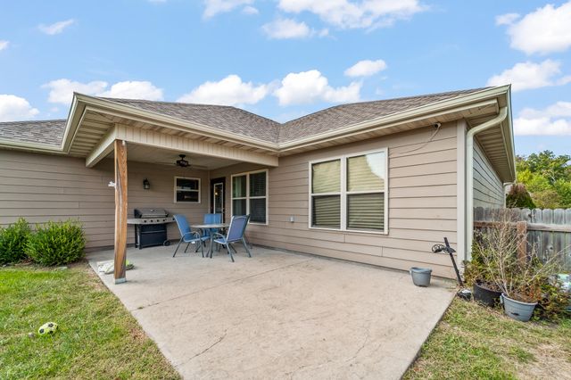 2100 BATES CREEK DR, Columbia, MO 65201