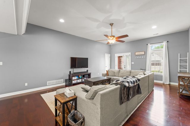 2100 BATES CREEK DR, Columbia, MO 65201