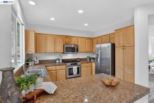 20044 Shadow Creek Cir, Castro Valley, CA 94552