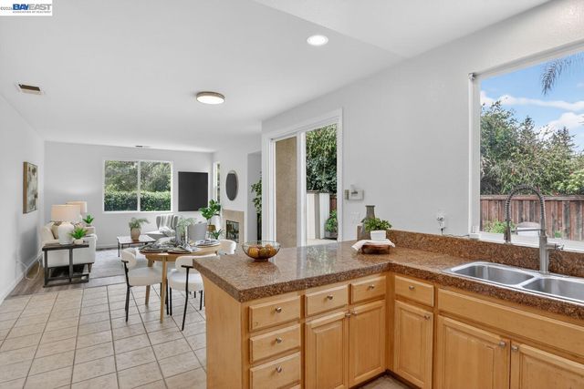 20044 Shadow Creek Cir, Castro Valley, CA 94552