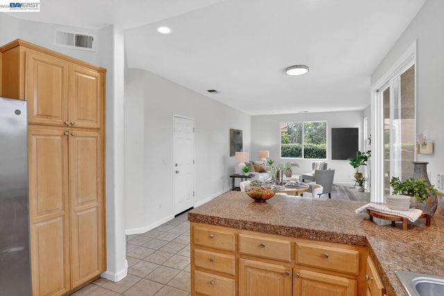 20044 Shadow Creek Cir, Castro Valley, CA 94552
