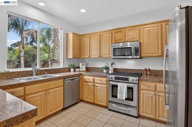 20044 Shadow Creek Cir, Castro Valley, CA 94552