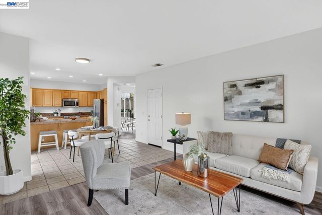 20044 Shadow Creek Cir, Castro Valley, CA 94552