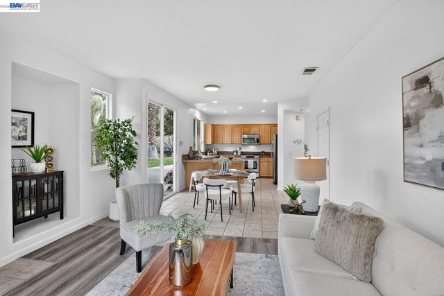 20044 Shadow Creek Cir, Castro Valley, CA 94552