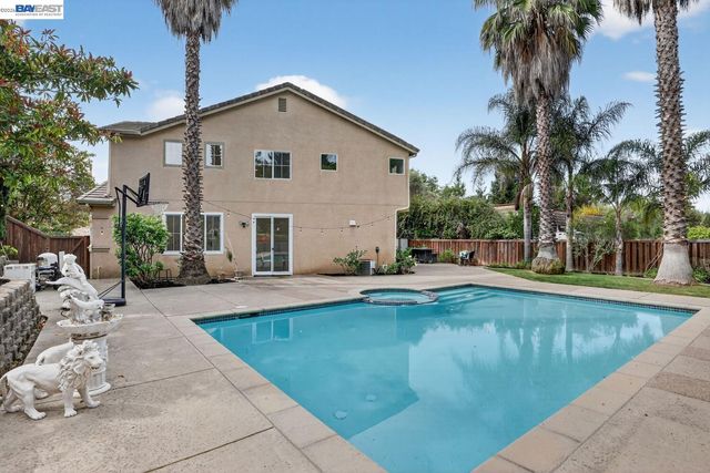 20044 Shadow Creek Cir, Castro Valley, CA 94552