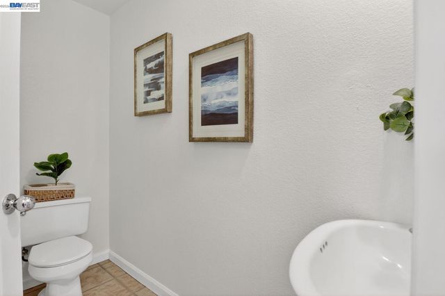 20044 Shadow Creek Cir, Castro Valley, CA 94552