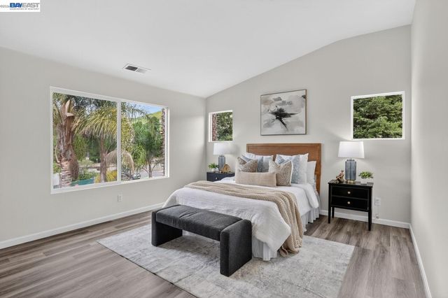 20044 Shadow Creek Cir, Castro Valley, CA 94552