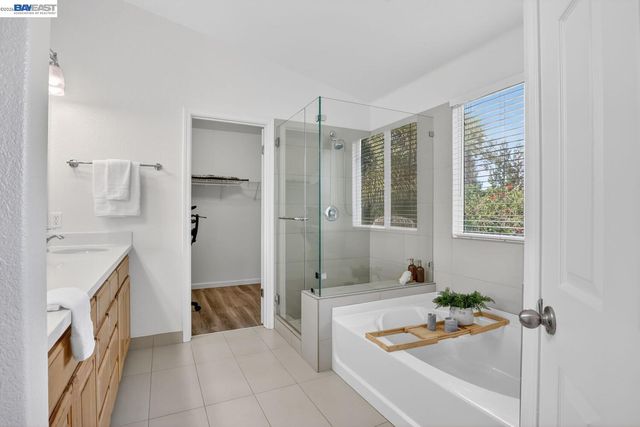 20044 Shadow Creek Cir, Castro Valley, CA 94552