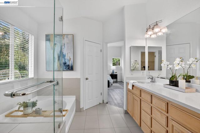 20044 Shadow Creek Cir, Castro Valley, CA 94552