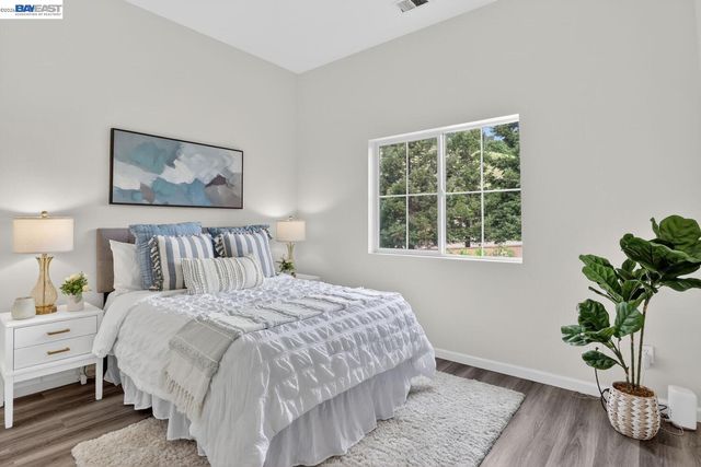 20044 Shadow Creek Cir, Castro Valley, CA 94552