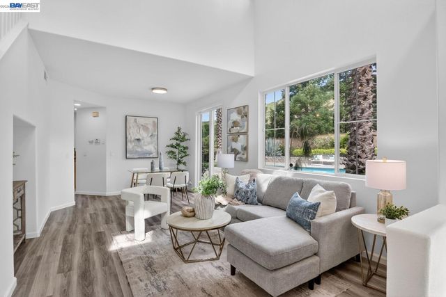 20044 Shadow Creek Cir, Castro Valley, CA 94552