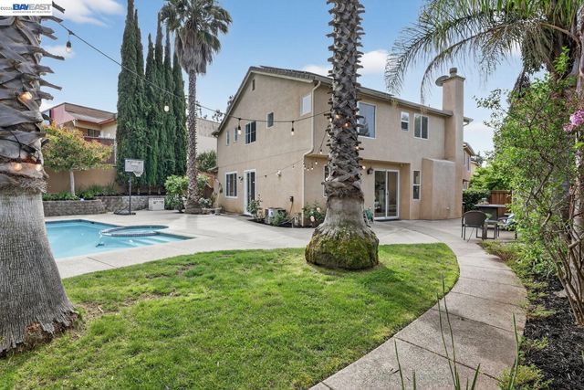 20044 Shadow Creek Cir, Castro Valley, CA 94552