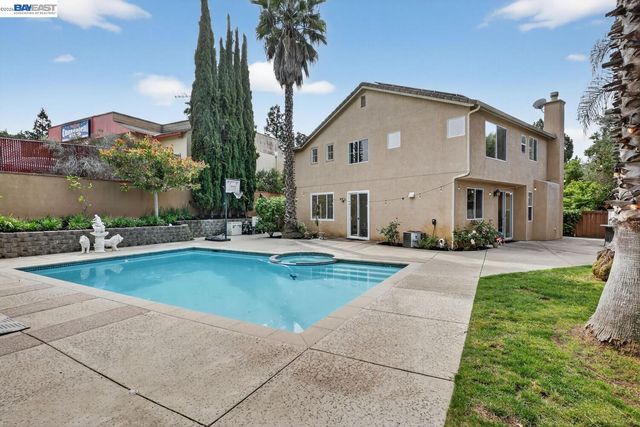 20044 Shadow Creek Cir, Castro Valley, CA 94552