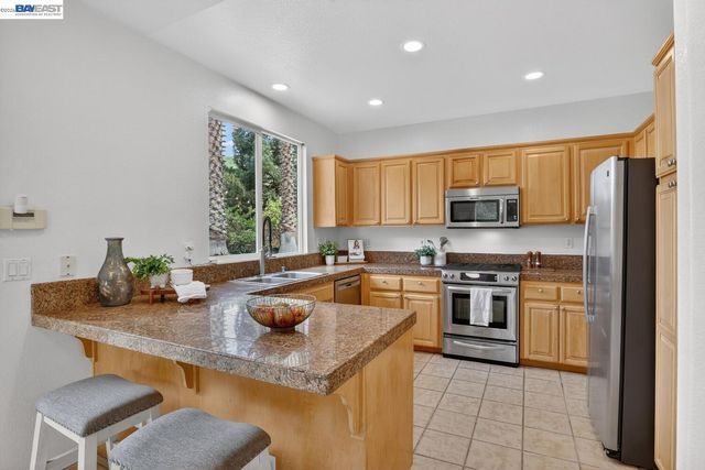 20044 Shadow Creek Cir, Castro Valley, CA 94552