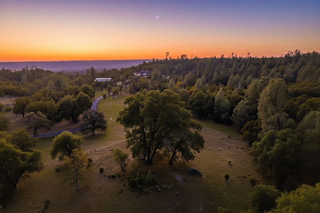 Deer Hollow Court, Redding, CA 96001