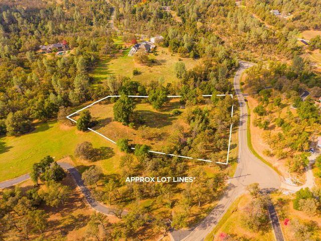 Deer Hollow Court, Redding, CA 96001