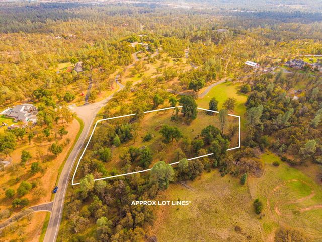 Deer Hollow Court, Redding, CA 96001