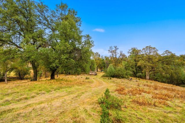 Deer Hollow Court, Redding, CA 96001