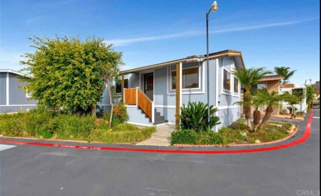400 N MELROSE Drive 22, Vista, CA 92083 — exterior