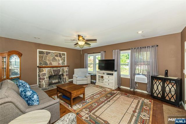 42 Main Beach Road, Ringwood, NJ 07456