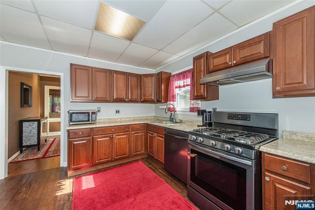42 Main Beach Road, Ringwood, NJ 07456