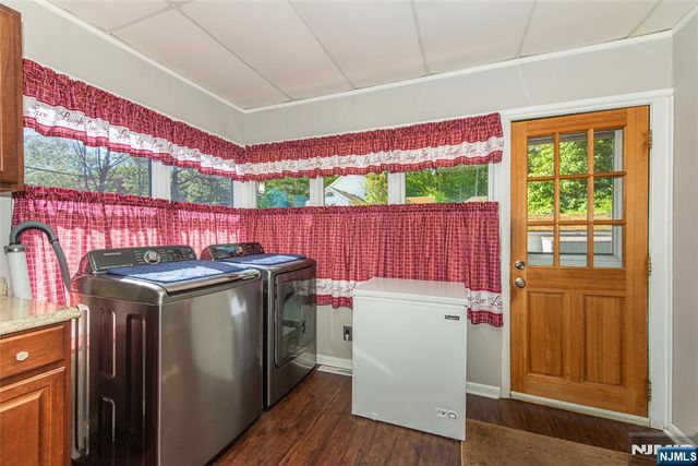 42 Main Beach Road, Ringwood, NJ 07456