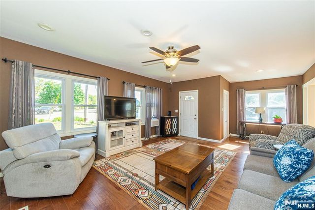 42 Main Beach Road, Ringwood, NJ 07456
