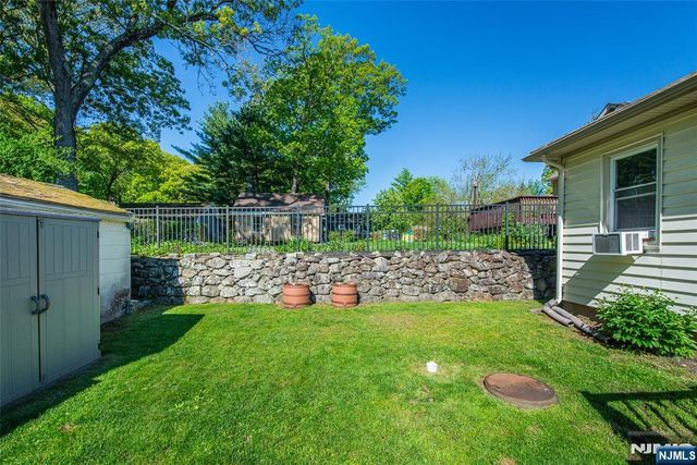 42 Main Beach Road, Ringwood, NJ 07456