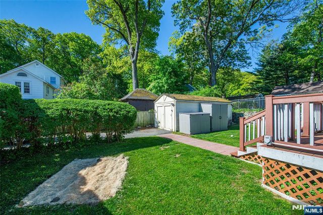 42 Main Beach Road, Ringwood, NJ 07456