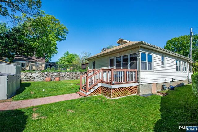 42 Main Beach Road, Ringwood, NJ 07456