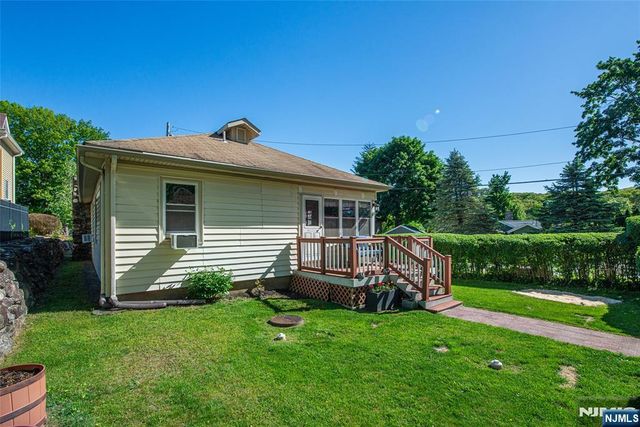 42 Main Beach Road, Ringwood, NJ 07456