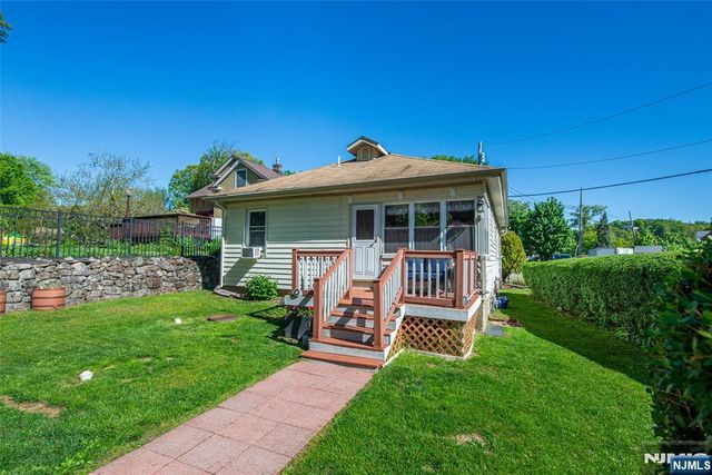 42 Main Beach Road, Ringwood, NJ 07456