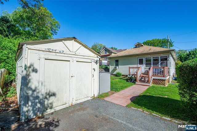 42 Main Beach Road, Ringwood, NJ 07456