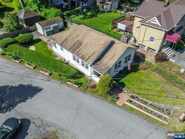 42 Main Beach Road, Ringwood, NJ 07456